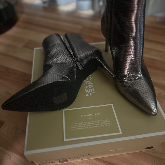 Iridescent BEAUTY - Picture 6 of 16